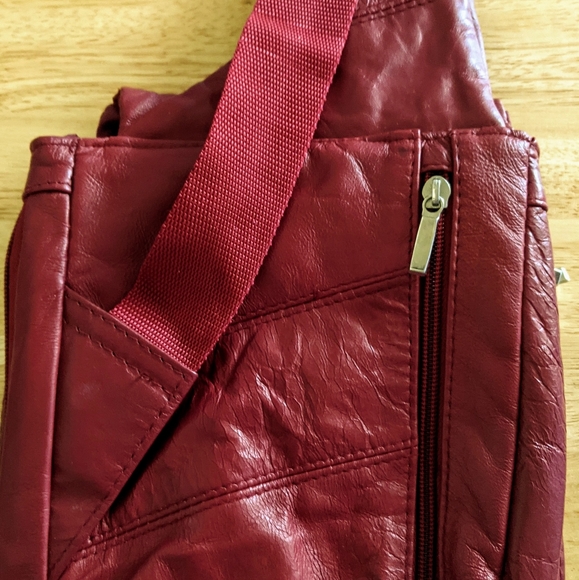 Buxton Red Leather Shoulder Bag - Picture 7 of 10